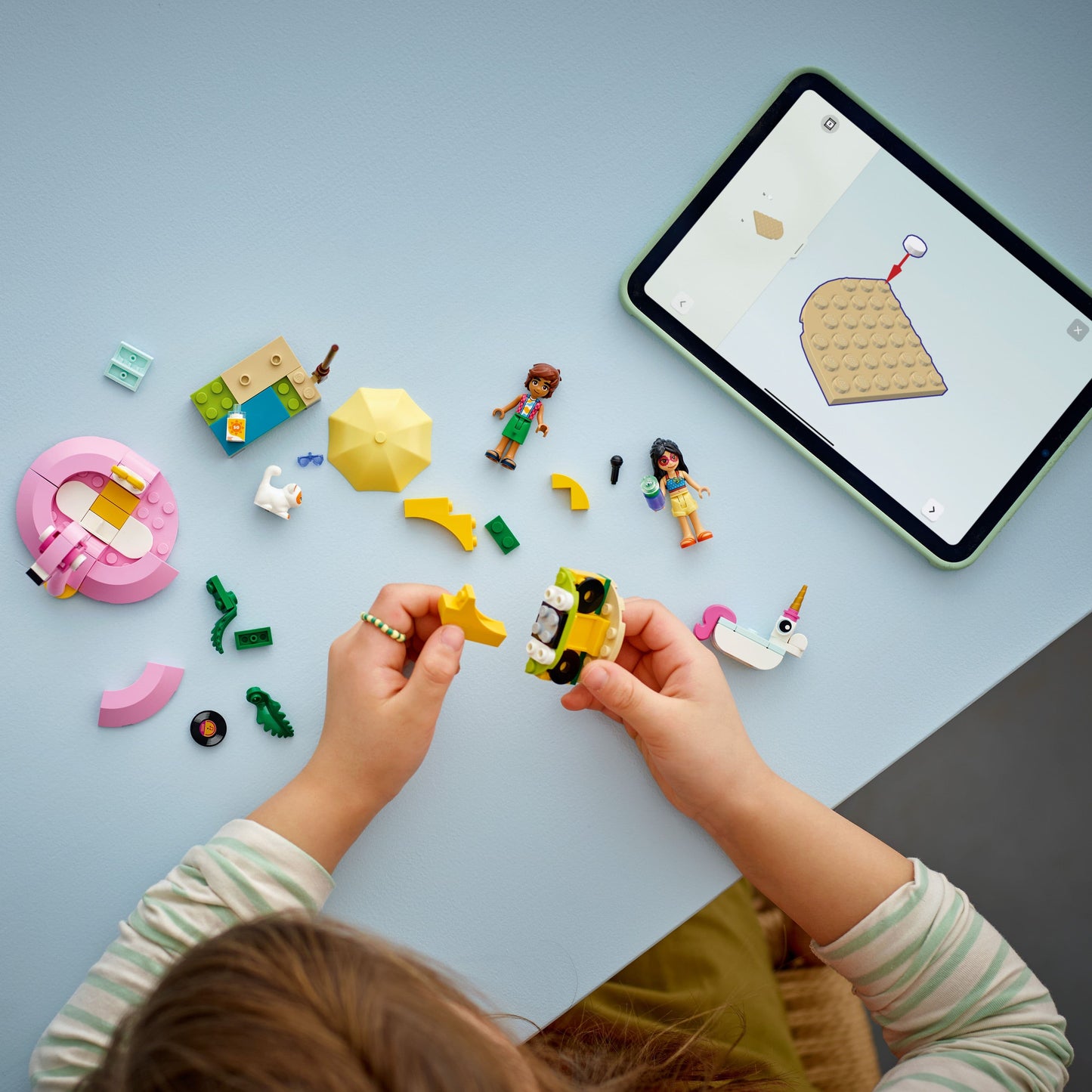 Lego Friends 42658 Unicorn & Flamingo Pool Party Set for Ages 5 and Up - Glamorous Boutique